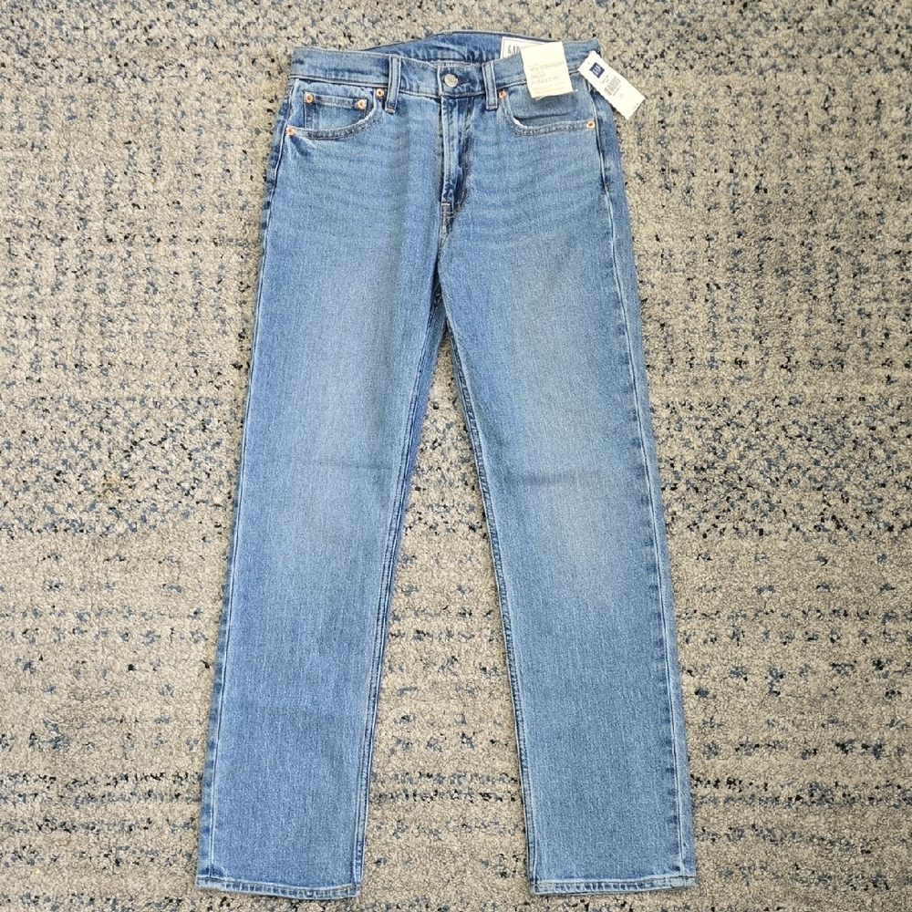 BNWT. GAP High Rise 90s Straight Jean. Size 28.